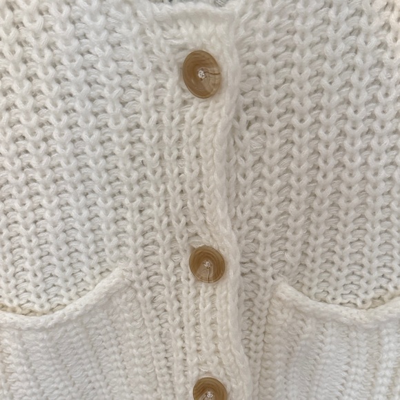 Elegant Cream Knit Cardigan Vest - Picture 2 of 2